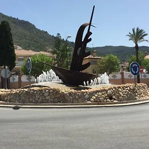 Con Barbacoa, Chimenea Y Piscina En Alhaurín de la Torre